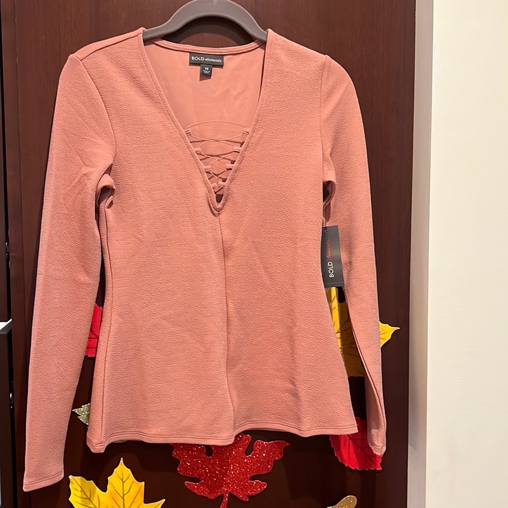 NWT Women’s extra small fashion top. (Juniors)